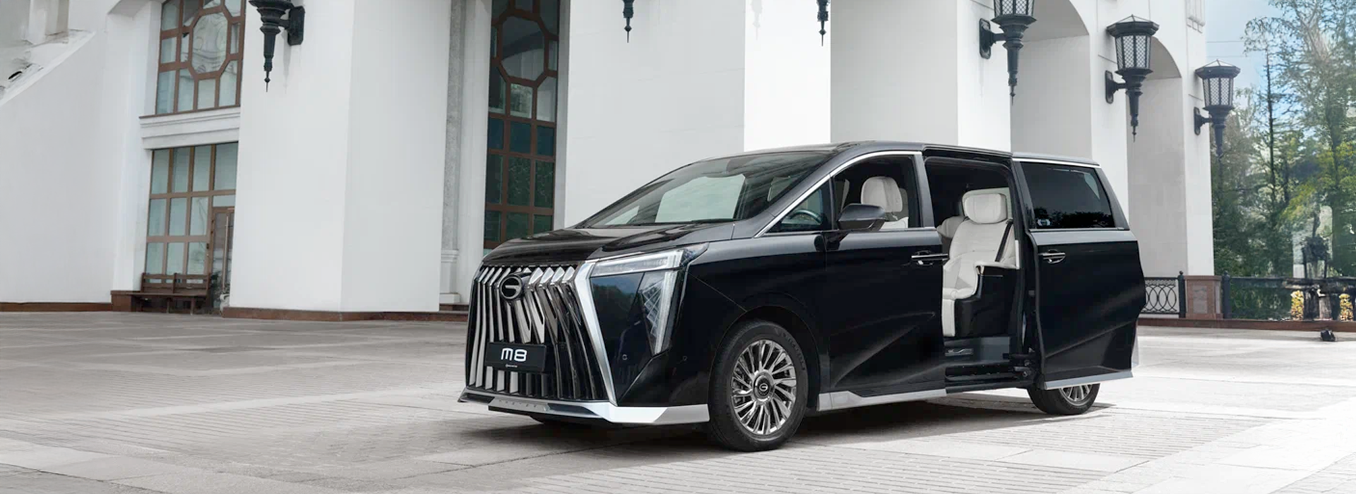 Сравнение GAC M8 Traveller и Toyota Alphard