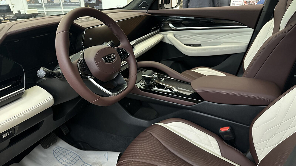 Geely Monjaro Flagship SE, белый