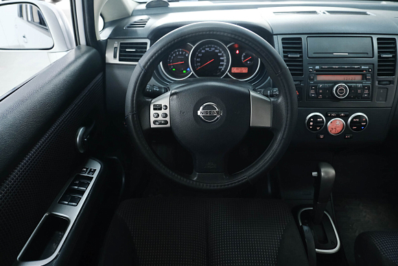 Nissan Tiida, 2010 года, пробег 219000 км
