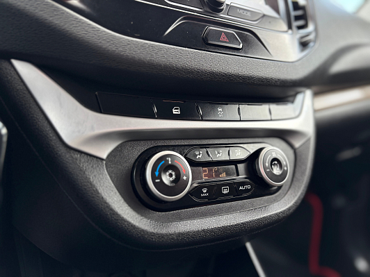 Lada (ВАЗ) Vesta Luxe Multimedia (2019-2021), 2017 года, пробег 206943 км