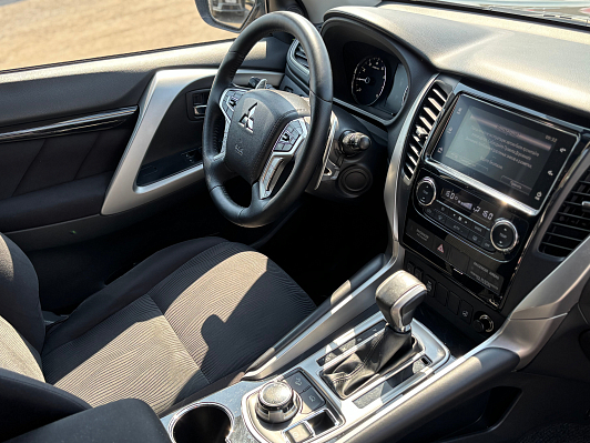 Mitsubishi Pajero Sport Instyle, 2019 года, пробег 72000 км