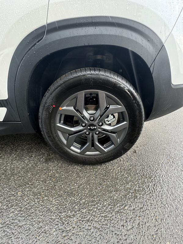 Kia Seltos Luxe, черный