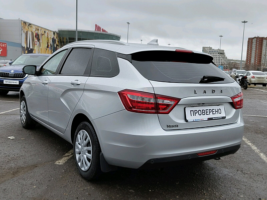 Lada (ВАЗ) Vesta Luxe Multimedia, 2021 года, пробег 49000 км