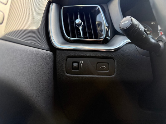 Volvo XC60 Momentum, 2021 года, пробег 121270 км