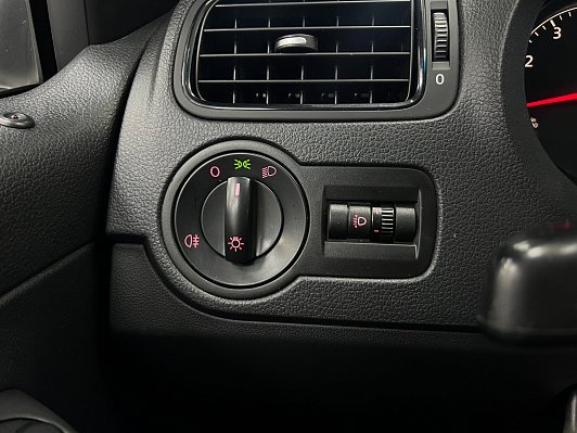 Volkswagen Polo Comfortline, 2015 года, пробег 91392 км