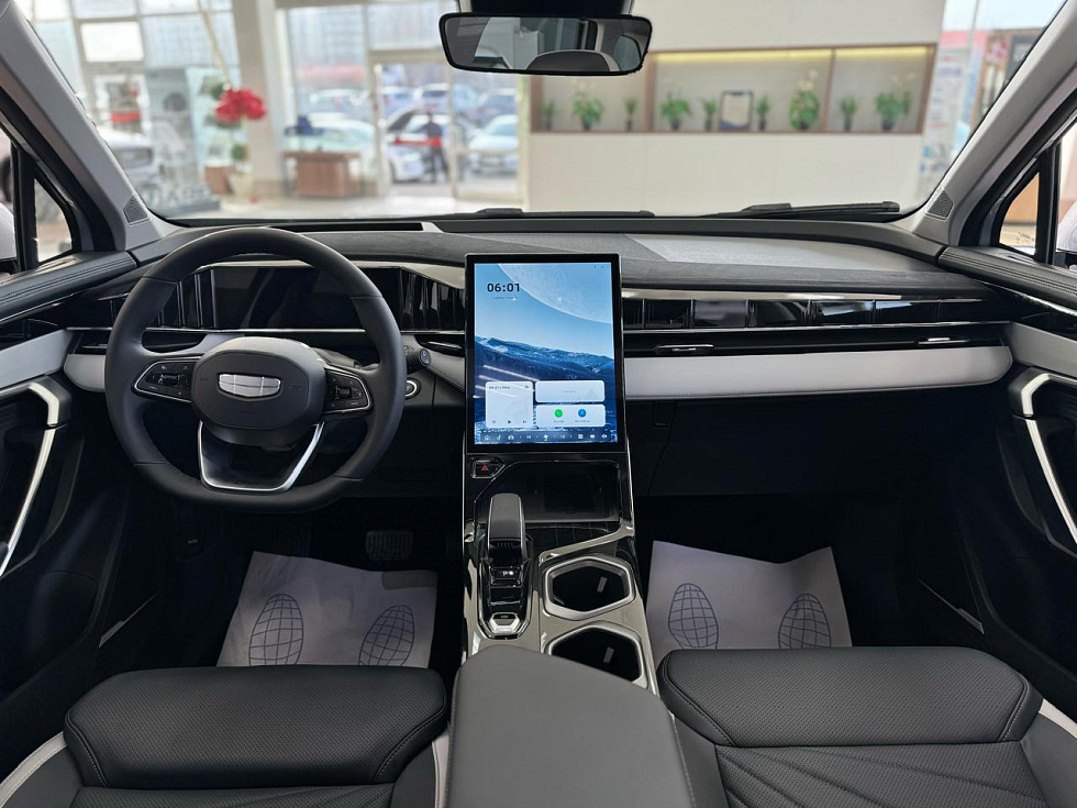 Geely Atlas Люкс, серебряный