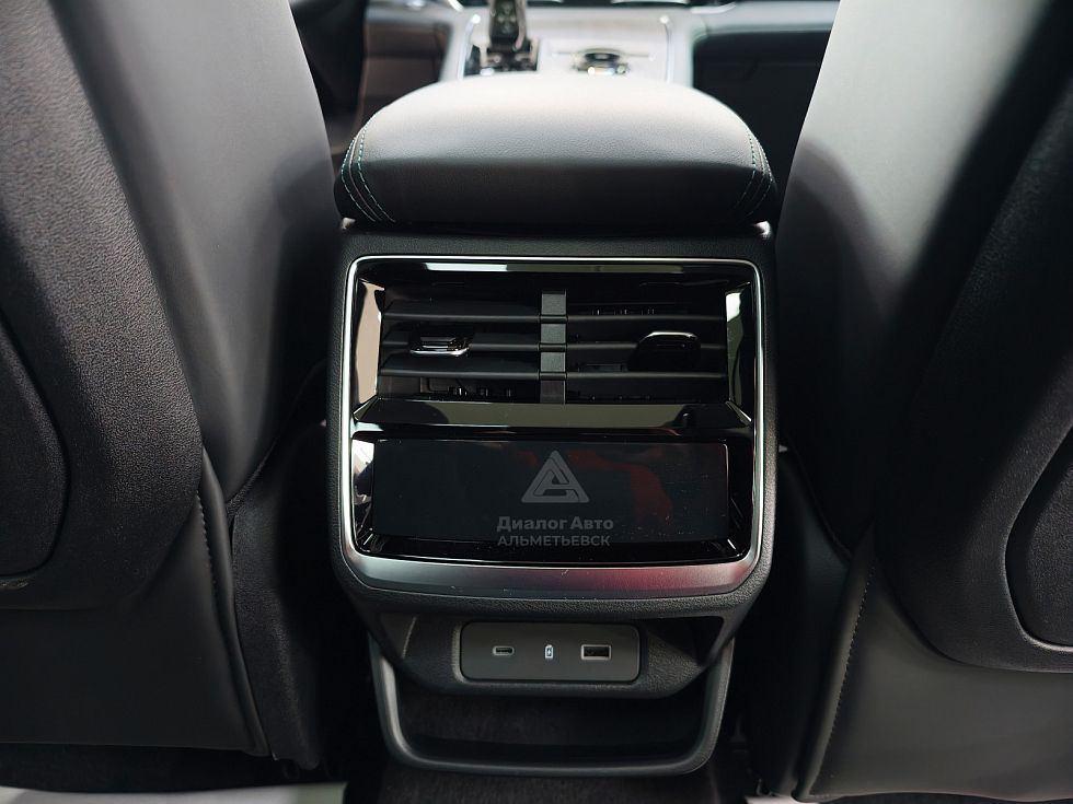 Geely Monjaro Flagship SE, белый