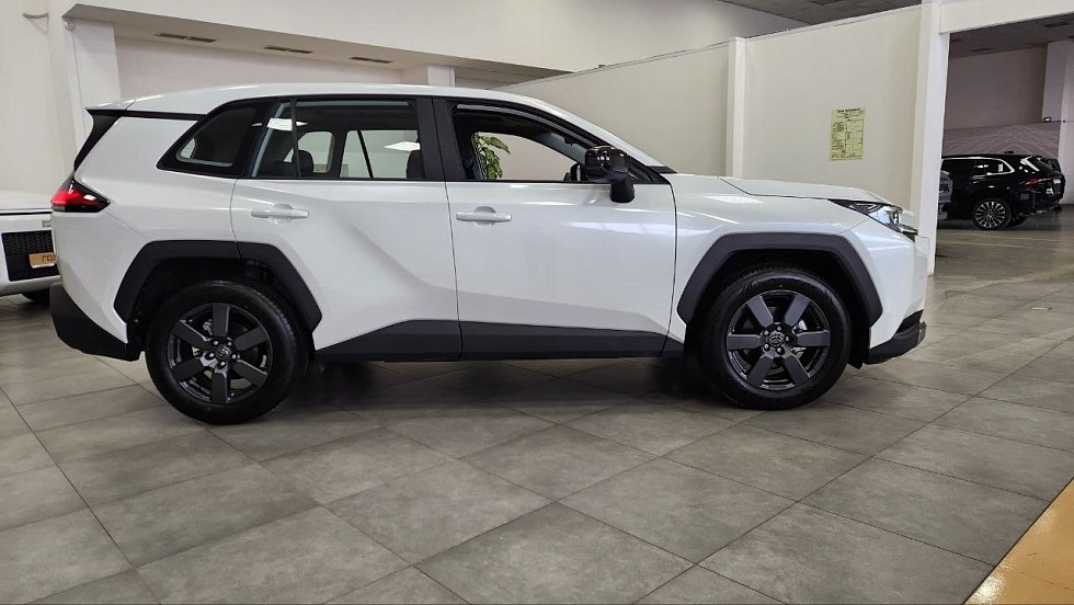 Toyota RAV4 Luxury, белый