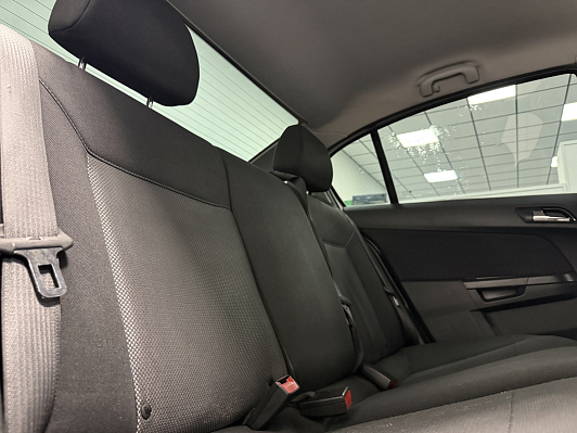 Opel Astra, 2011 года, пробег 245000 км