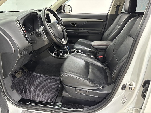 Mitsubishi Outlander Instyle, 2012 года, пробег 132867 км