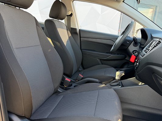 Hyundai Solaris Специальная Серия "10 лет" + Comfort, 2021 года, пробег 13000 км