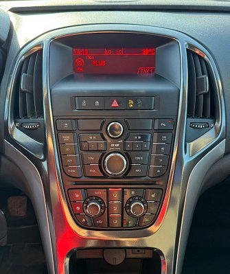 Opel Astra, 2011 года, пробег 156002 км