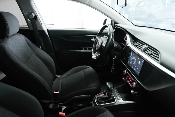 Kia Rio Luxe, 2021 года, пробег 68500 км