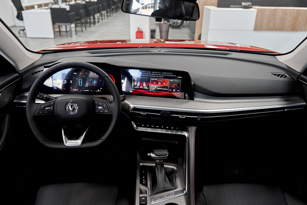 Changan CS35 Plus Комфорт, красный
