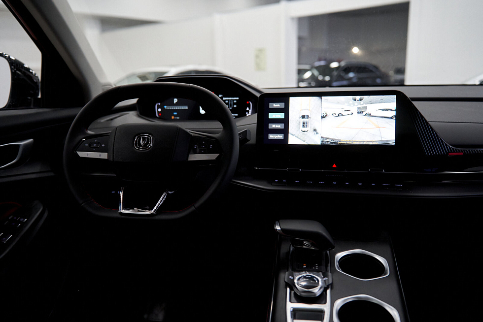 Changan UNI-S Luxe, красный