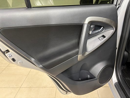 Toyota RAV4, 2012 года, пробег 156391 км