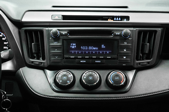 Toyota RAV4, 2015 года, пробег 227000 км