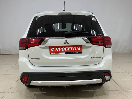 Mitsubishi Outlander Instyle, 2015 года, пробег 226000 км