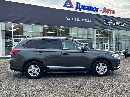 Mitsubishi Outlander Invite, 2021 года, пробег 59640 км