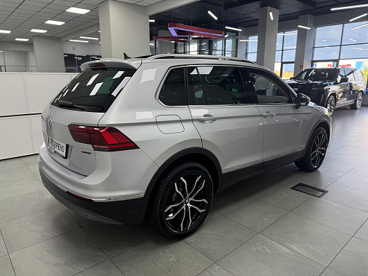Volkswagen Tiguan, 2019 года, пробег 105312 км