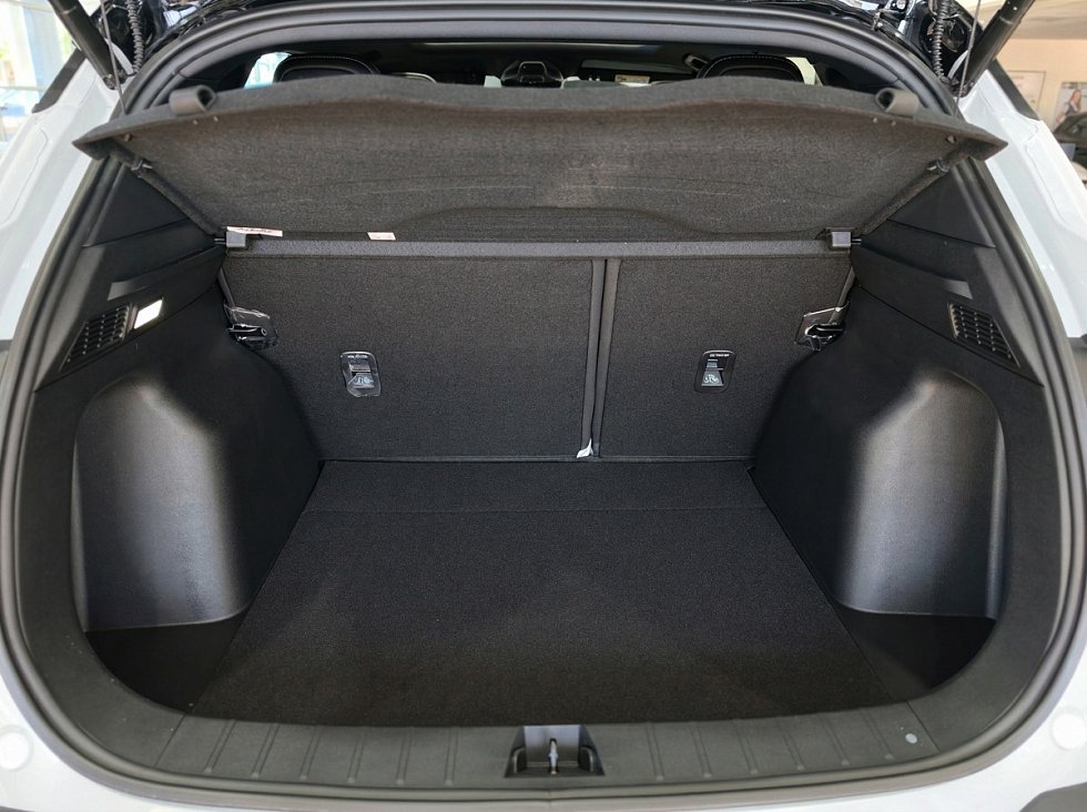 Geely Coolray Спорт, белый