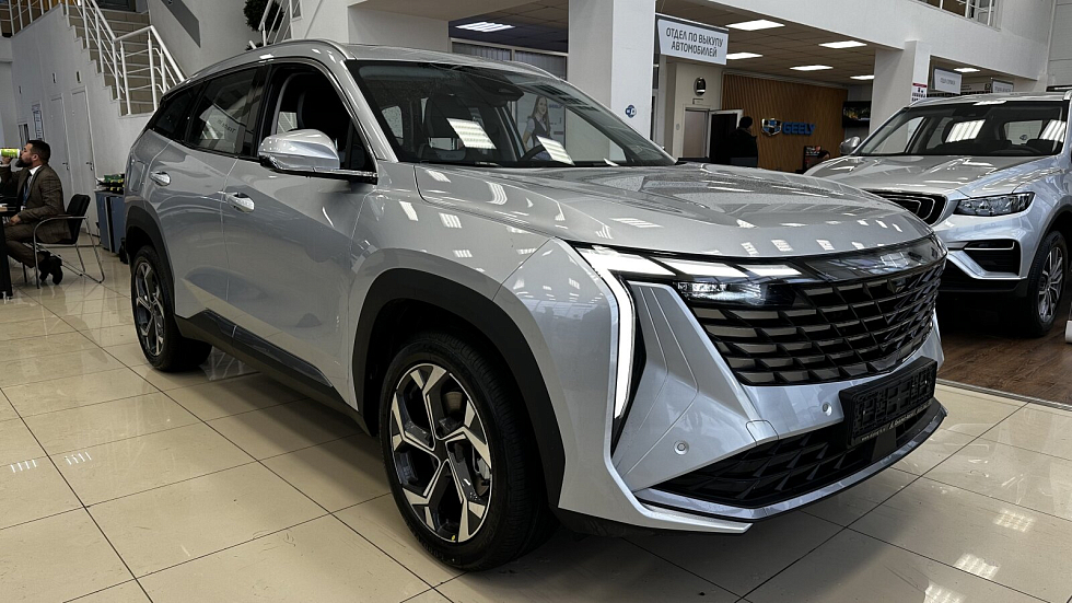 Geely Atlas Флагман, серебряный