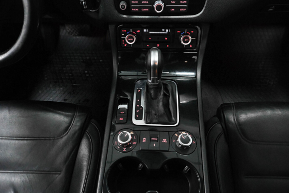 Volkswagen Touareg, 2011 года, пробег 261000 км