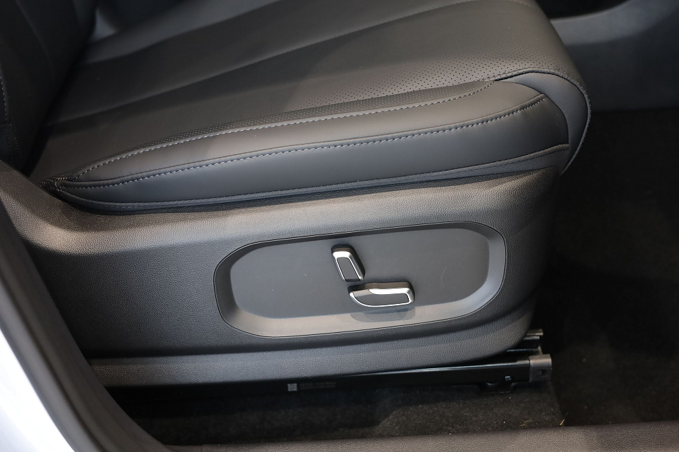 Omoda C7 Active, серебряный