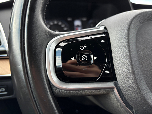 Volvo XC90 R-Design, 2020 года, пробег 80700 км