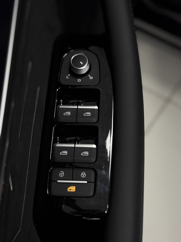 Geely Monjaro Flagship, черный