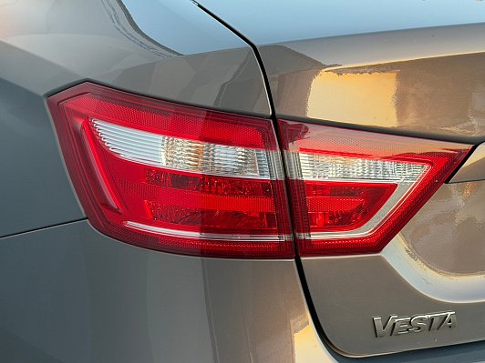 Lada (ВАЗ) Vesta Luxe Multimedia (2019-2021), 2017 года, пробег 113992 км