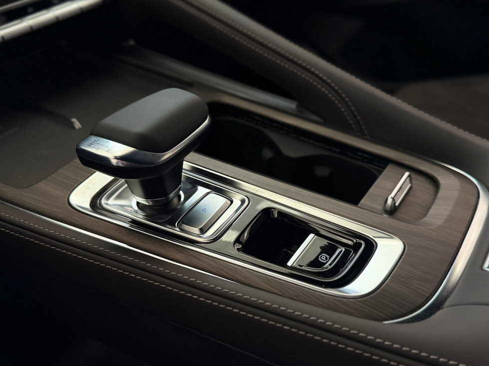 Geely Monjaro Flagship, зеленый