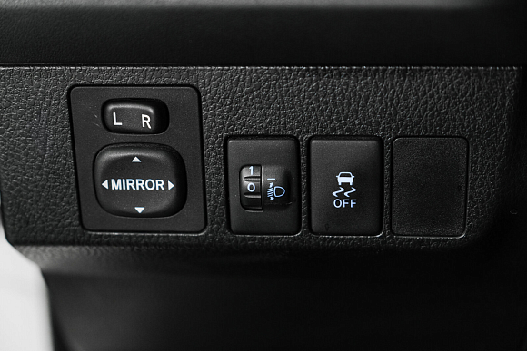 Toyota RAV4, 2015 года, пробег 122000 км