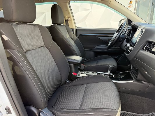Mitsubishi Outlander Intense+, 2021 года, пробег 163500 км