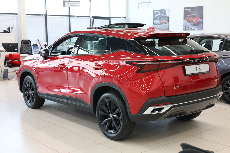 Omoda C5 Актив, красный