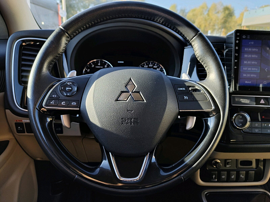 Mitsubishi Outlander Ultimate (Beige), 2019 года, пробег 250000 км