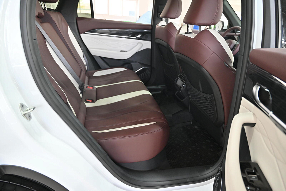 Geely Monjaro Flagship (2023-2025), белый