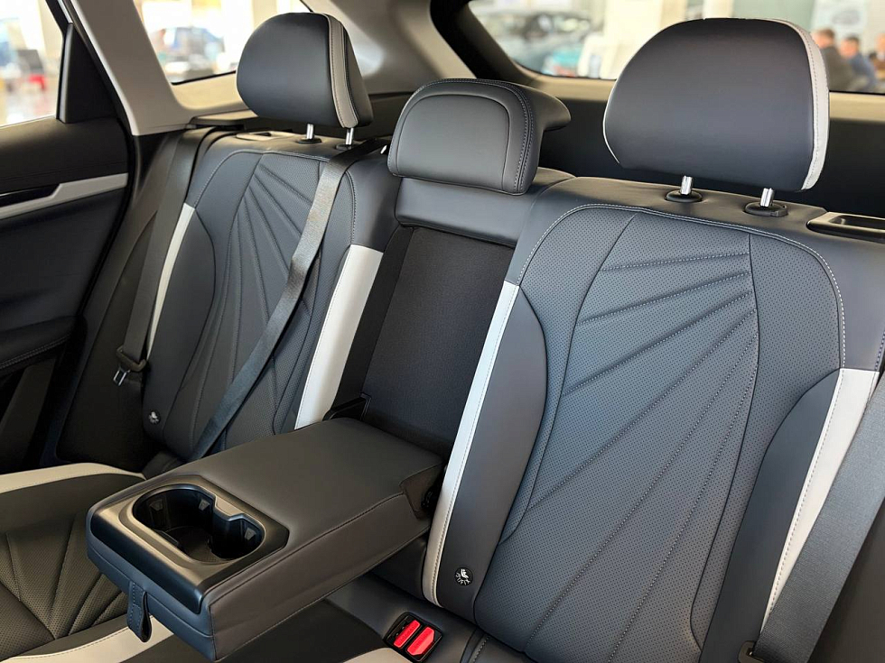 Geely Atlas Flagship, белый