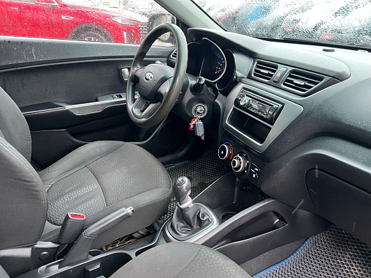 Kia Rio Comfort (без теплых опций), 2014 года, пробег 150000 км