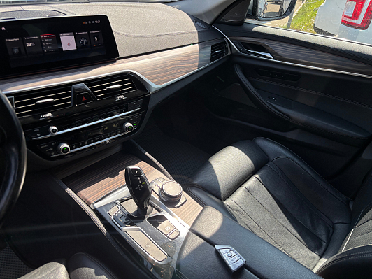 BMW 5 серии, 2019 года, пробег 148957 км