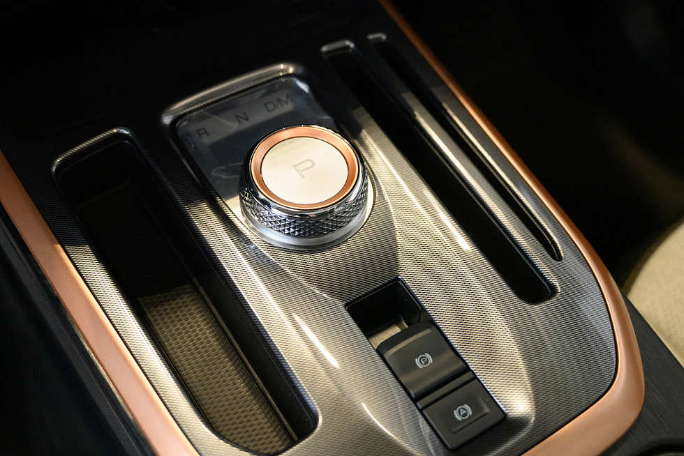 Haval Jolion Tech+, красный