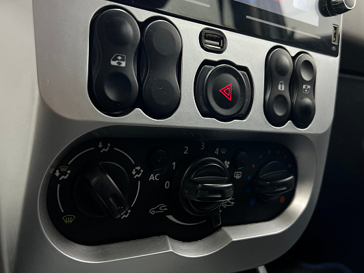 Renault Sandero Authentique, 2012 года, пробег 191298 км