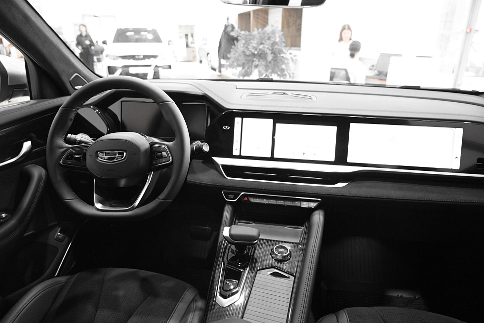 Geely Monjaro Flagship SE, серебряный