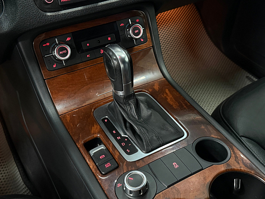 Volkswagen Touareg, 2010 года, пробег 223384 км