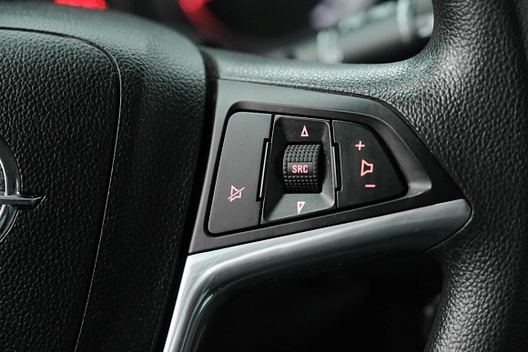 Opel Mokka Essentia, 2014 года, пробег 97000 км