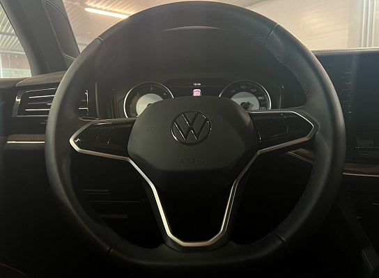 Volkswagen Touareg Exclusive, 2022 года, пробег 1046 км