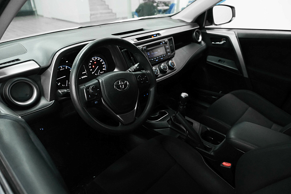 Toyota RAV4, 2015 года, пробег 227000 км