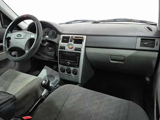 Lada (ВАЗ) Priora Люкс, 2011 года, пробег 176731 км