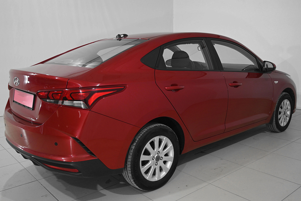 Hyundai Solaris Elegance, красный