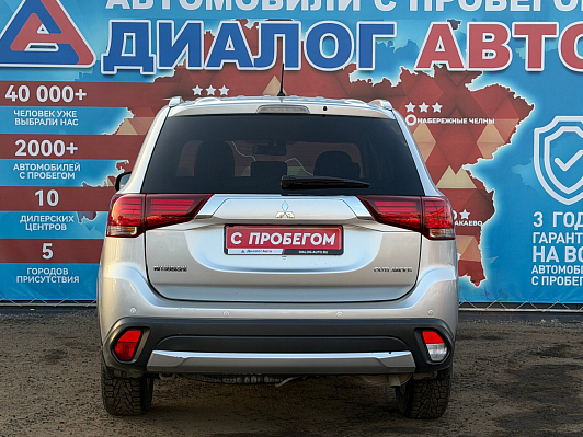Mitsubishi Outlander Intense, 2016 года, пробег 210921 км